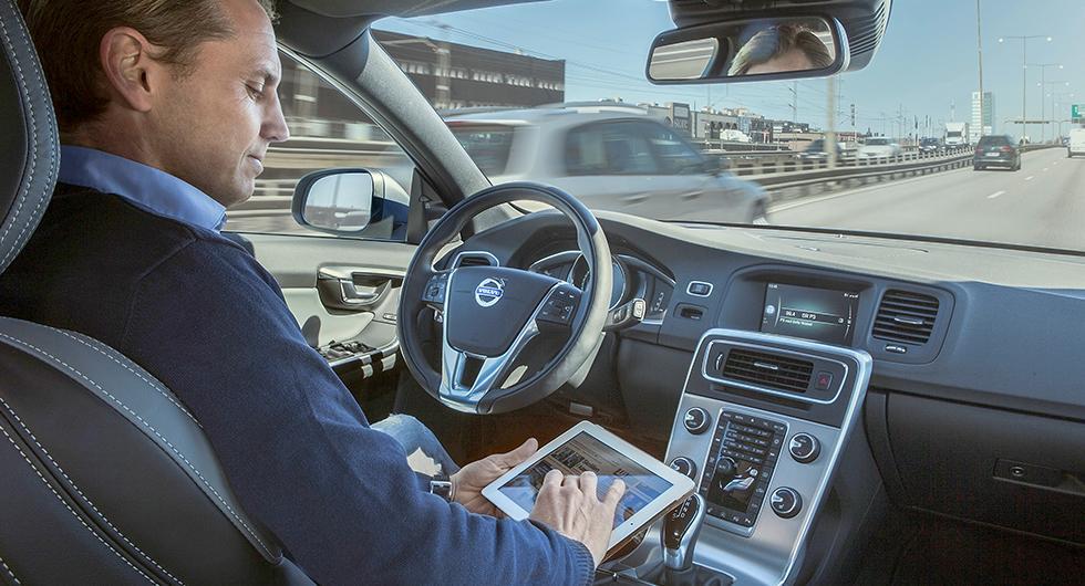 Självkörande bilar nu i vanlig trafik