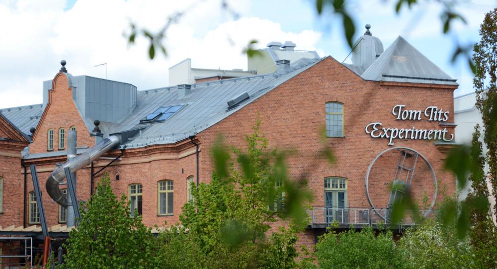 Utifrån. Ett besök på TomTits roar både unga och gamla.