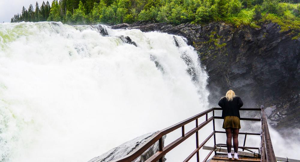 Inget för torrisar! Tännforsen kan fylla hela Globen med vatten inom loppet av en kvart när vattenflödet är som mest intensivt.
