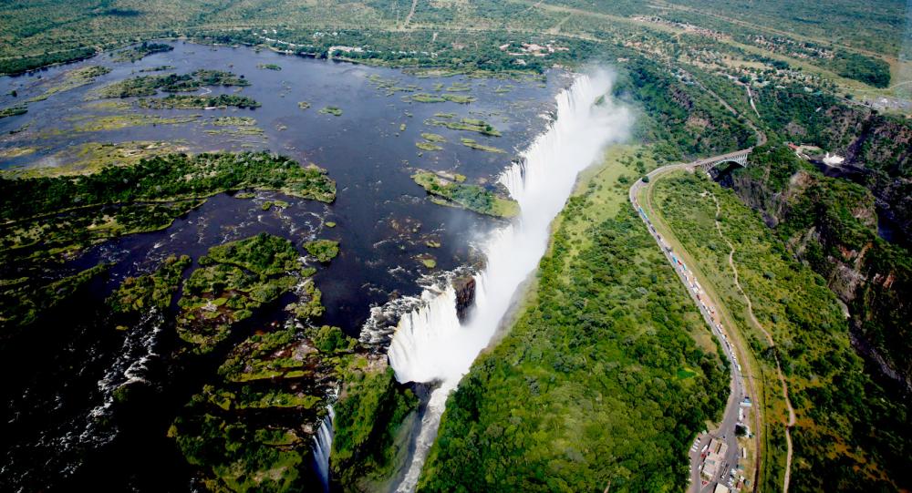 Känslan av att se Victoria Falls från ovan är obeskrivlig.