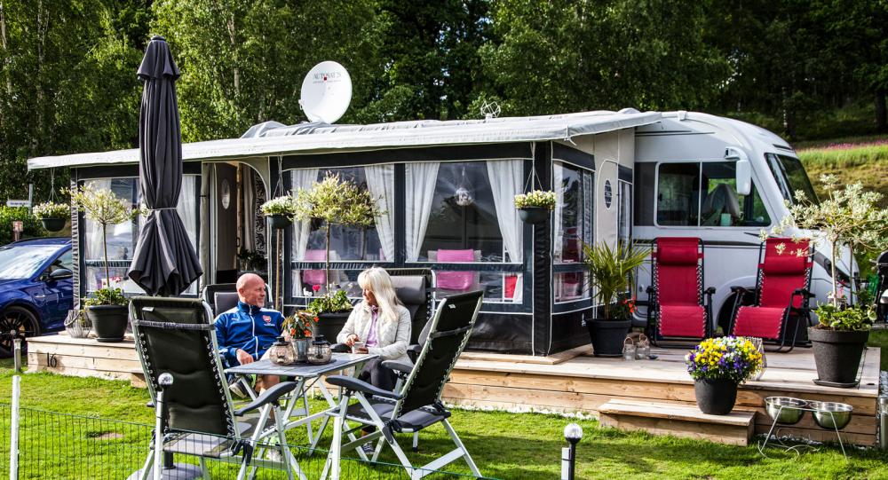 Snyggt och prydligt. Mita och Thomas har ordnat det riktigt bra för sig på sin plats på Sandvik Camping.