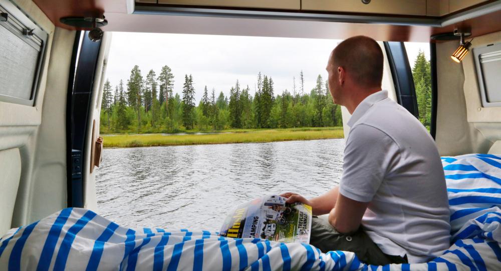 Tystnad vid Ramselesjön. Ord blir på något vis överflödiga.