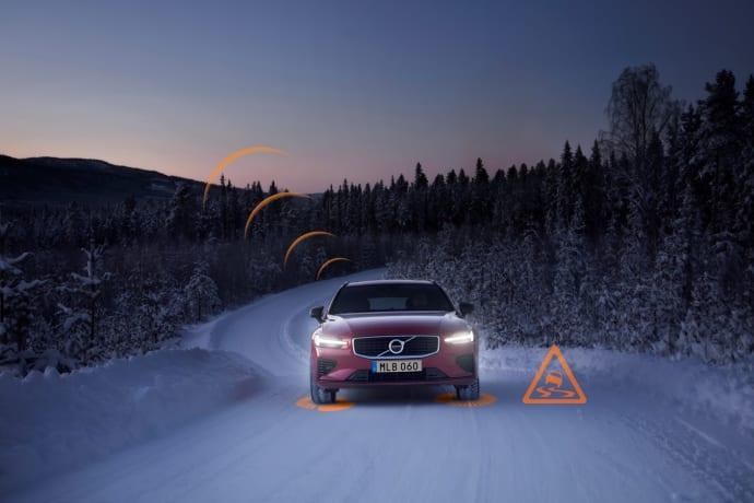 Volvobilar varnar varandra om trafikfaror