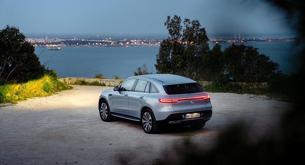 Eldrivna Mercedes EQC 400 4MATIC får dra en husvagn