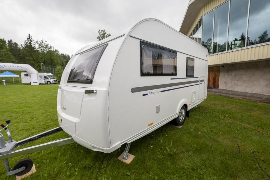 Adria husvagn med lastutrymme