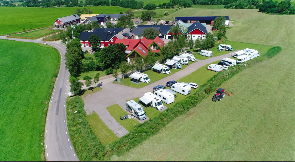 Lögnäs gård, ställplats med all inclusive