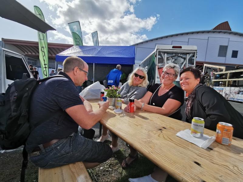 Följ med oss ut i publikhavet på mässan