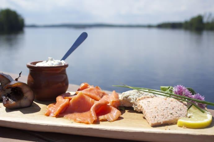 Halland bjuder på många mysiga gårdsbutiker där besökarna kan hitta allt från närproducerad mat och grönsaker till delikatesser, marmelader och dryck.