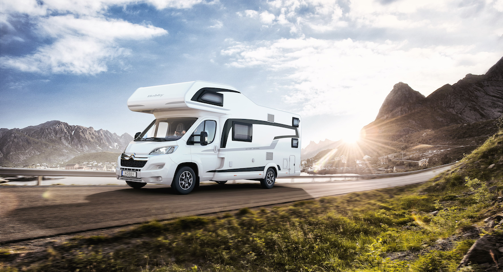 Hobby Optima ONTOUR OVERCAB är en alkov som byggs på Citroën till 2021.