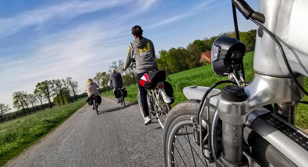 Med elcykel på gränsen mellan Holland och Tyskland