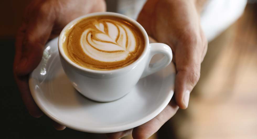 En oemotståndlig cappuccino på Bönan & Mustaschen i Växjö.