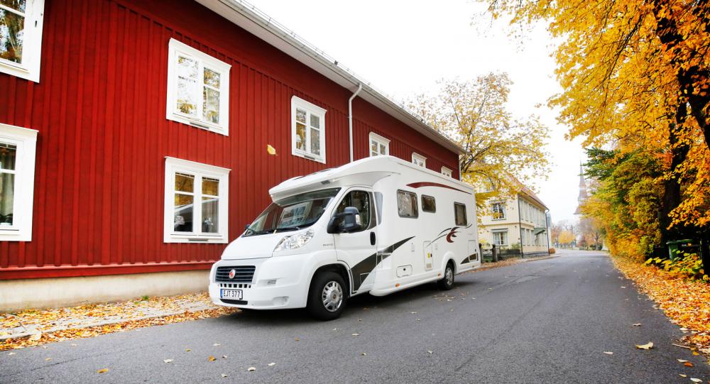 Kvalitetskänsla, plant golv. Köket är i minsta laget.