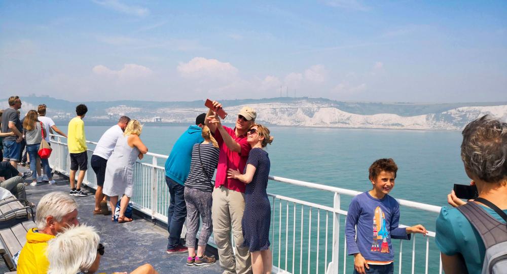 Det är ingen tvekan om vilken hamn som är vackrast mellan Dover och Calais. Dovers vita kalkstensklippor vinner överlägset.