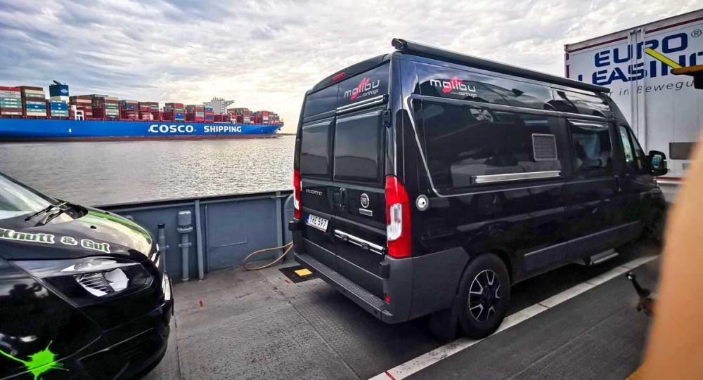 Skippa Autobahn – ta bilfärjan väster om Hamburg