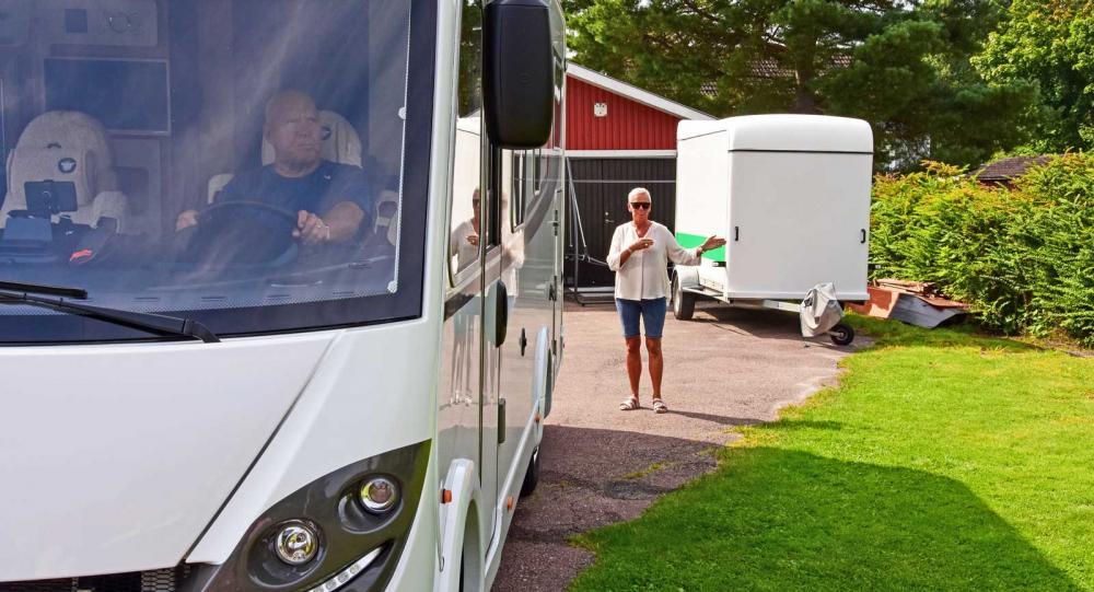 Dirigera backning av husbilen som ett proffs