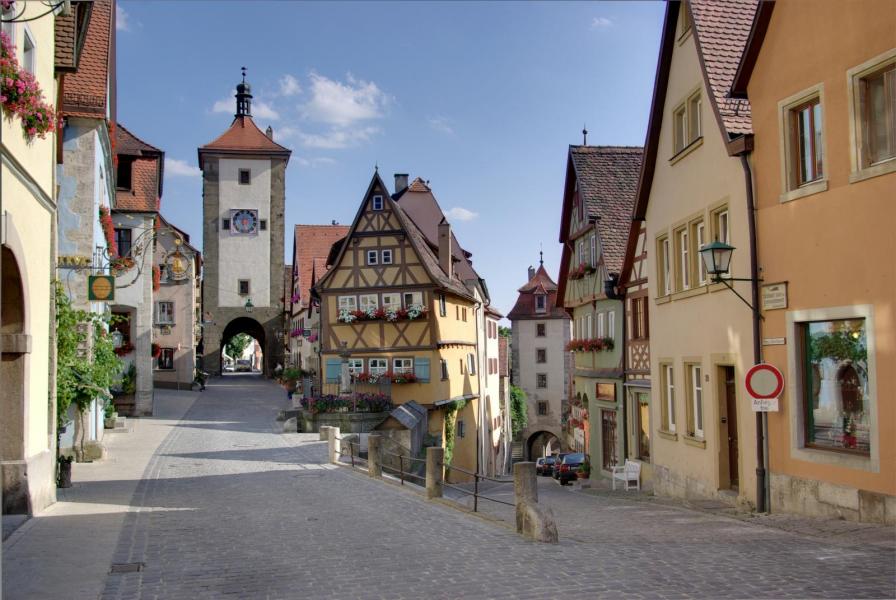 Rothenburg ob der Tauber, den mest tyska stad som existerar. Den gamla marknadsplatsen Plönlein har blivit en ikon och är en av de mest fotograferade platserna i Tyskland.