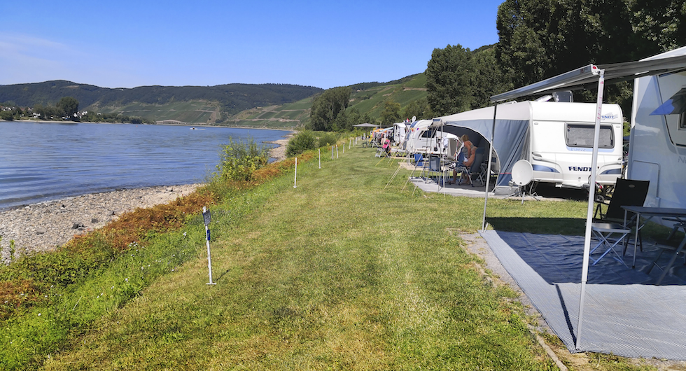 Resa: Strandtomt vid floden Rhen