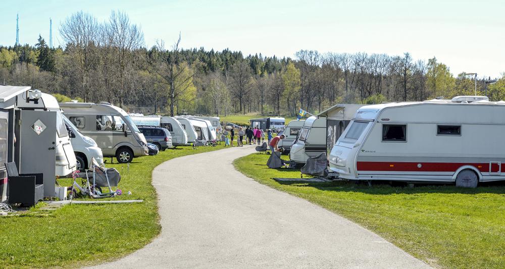 Den som kör in på en campingplats har blickarna på sig.