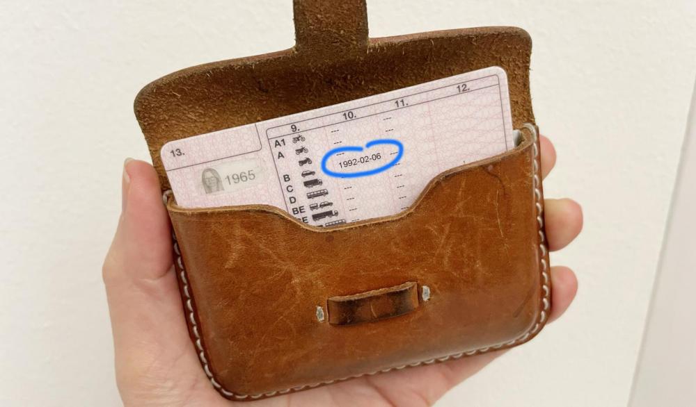 Datumet då körkortet utfärdats är detsamma även om det varit återkallat – och föraren inte längre har farfars-behörighet.