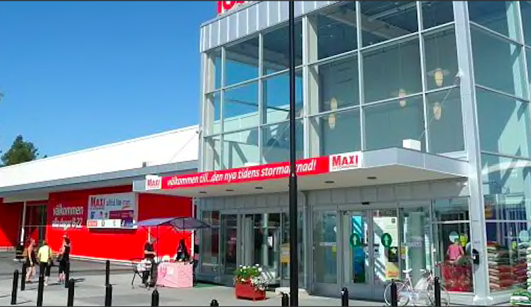 Matvarujätte låter dig campa på parkeringen
