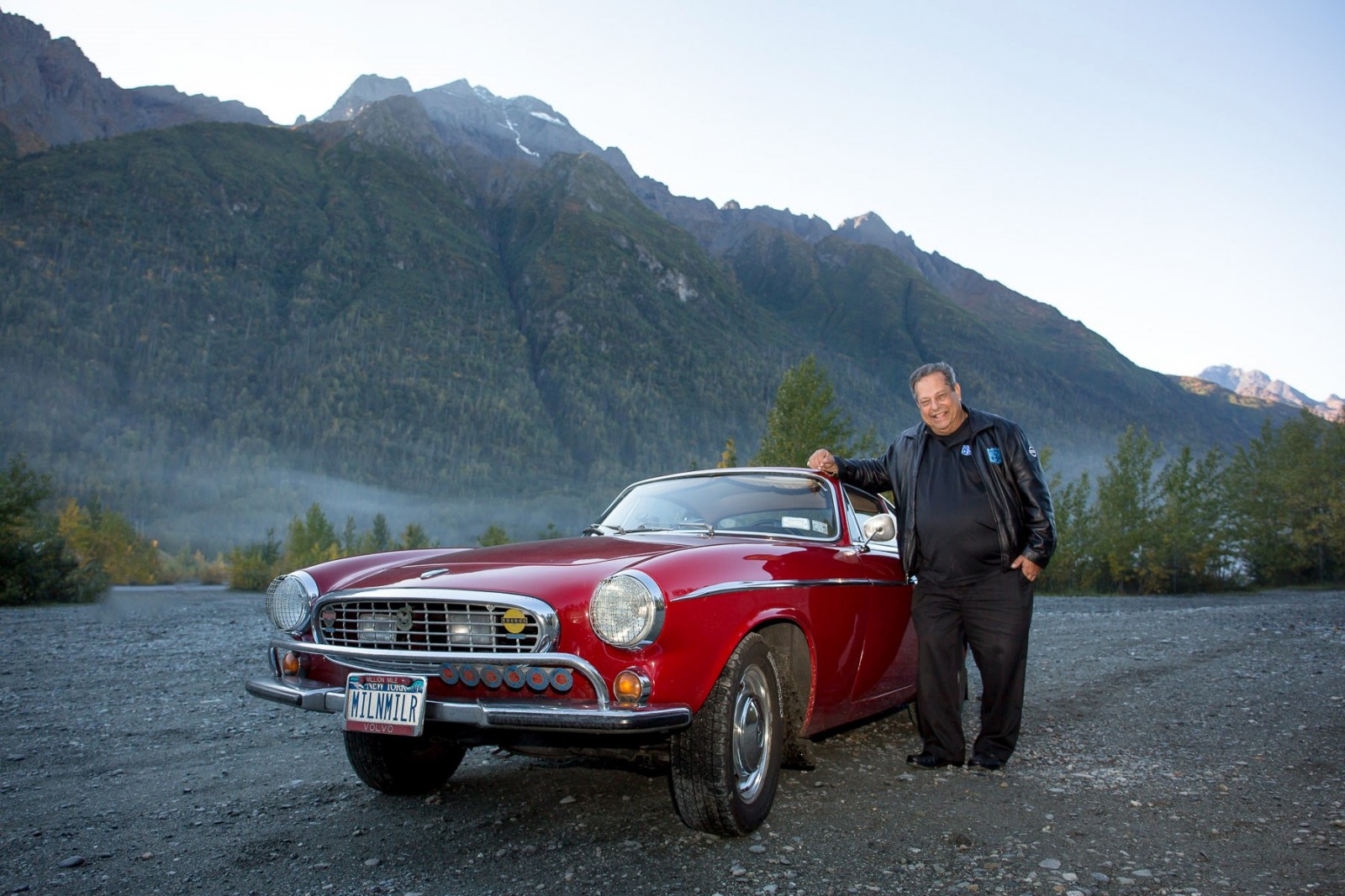 Irv Gordon i Alaska när han kört tre miljoner miles med sin Volvo 1800 S.