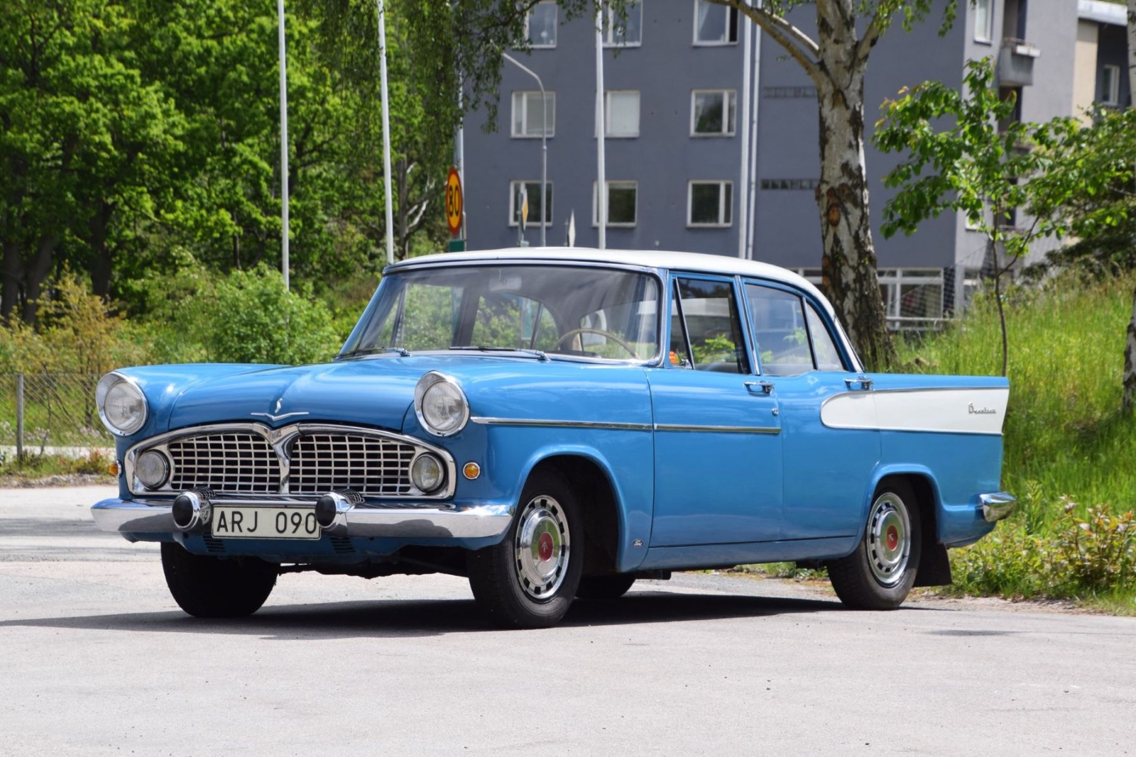 Fransman med USA-känsla och sidventils-V8 – Vedette! Köp och dividera sedan med olika förståsigpåare om den heter Ford eller Simca eller bara Vedette!