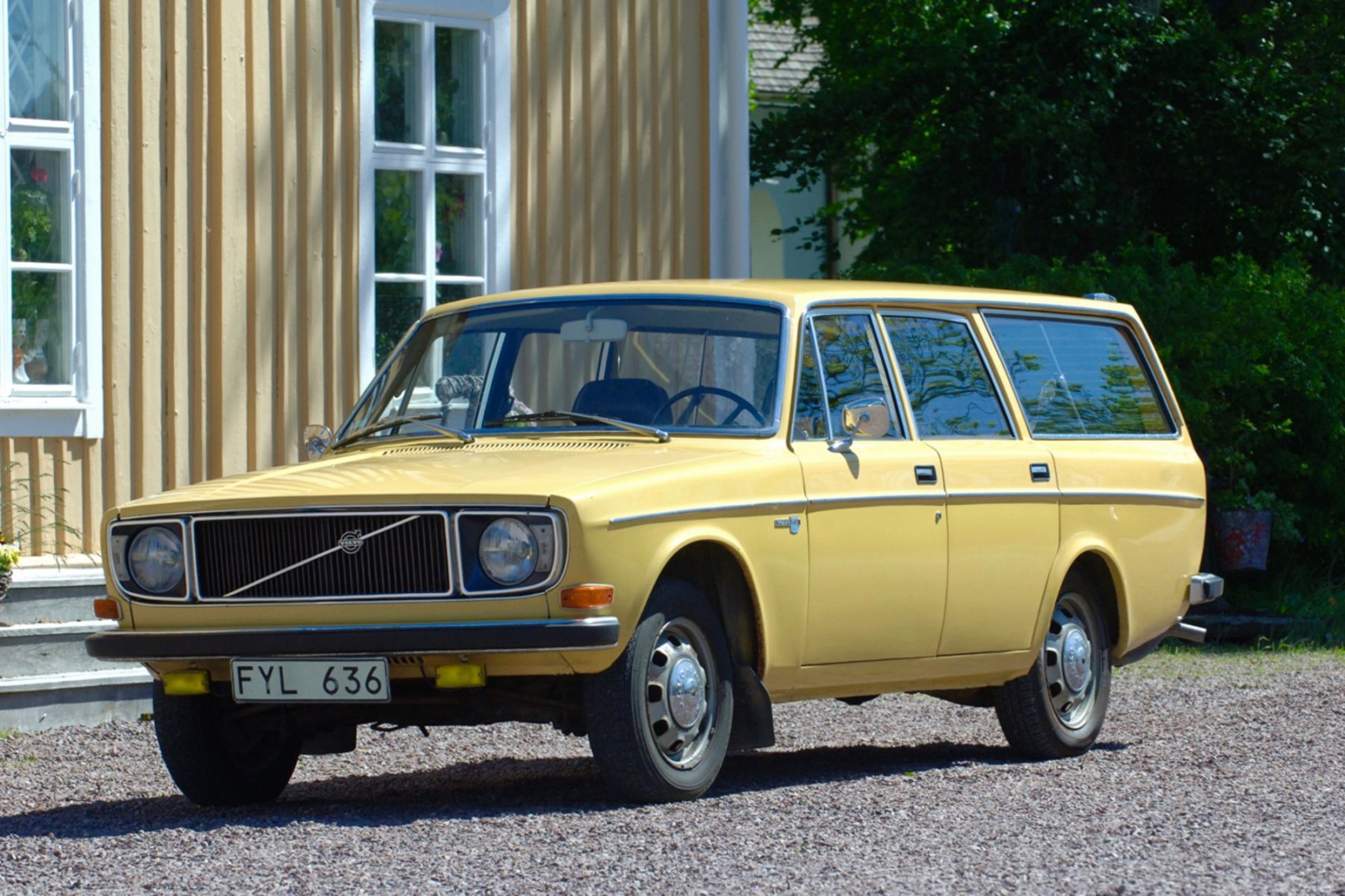 Solgul Volvo 145 – vem kan säga nej till en sådan?