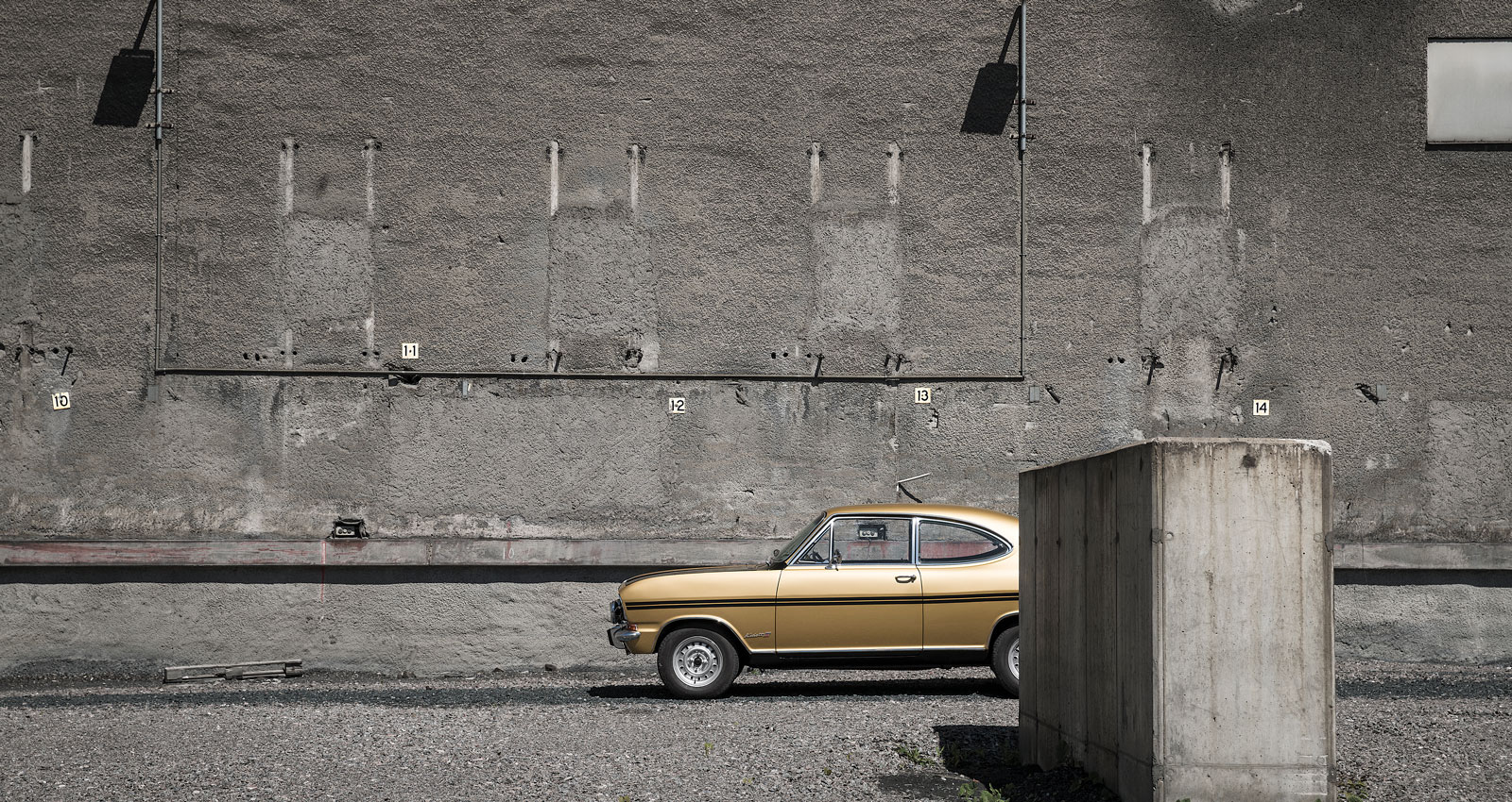Opel Kadett Rallye 1970 i en ödslig övergiven gruva