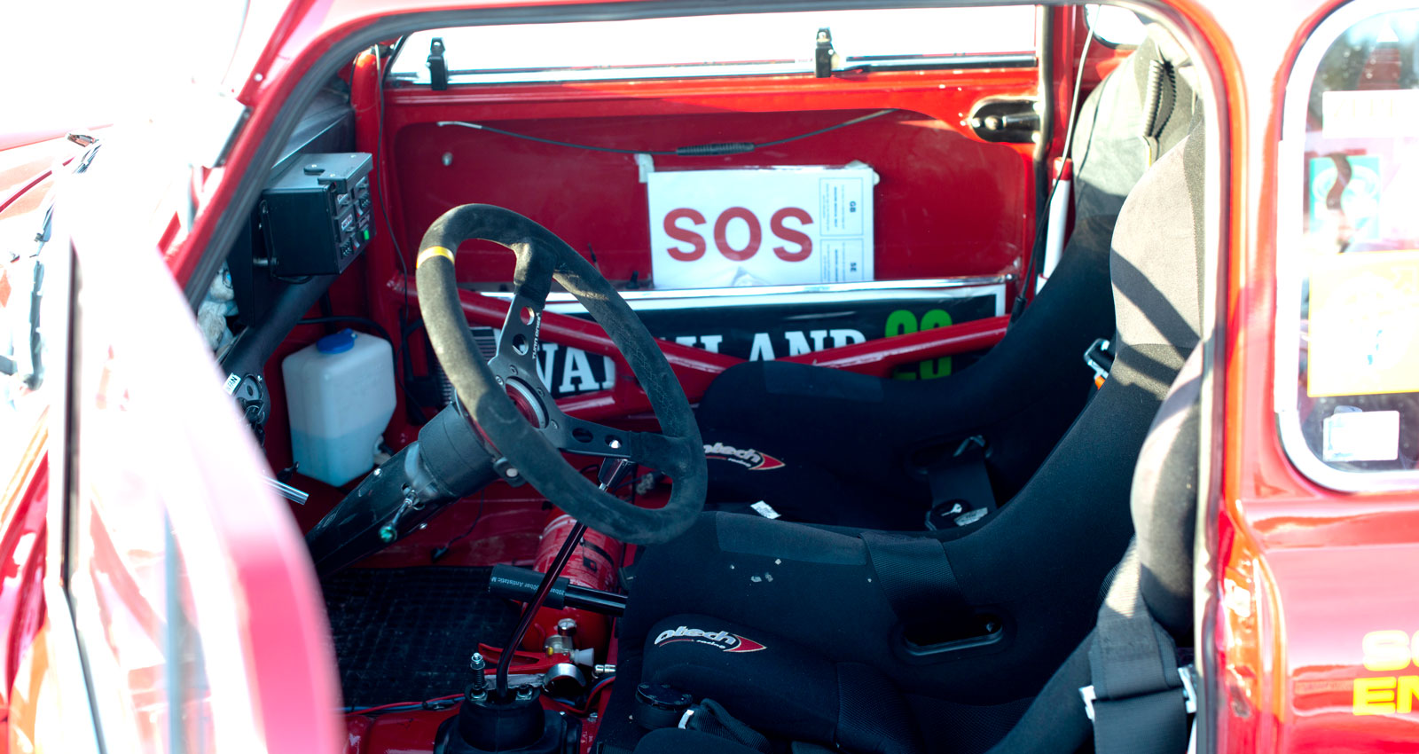 Rally mot standard, amatör mot proffs. Austin Cooper S mot Morris 850!