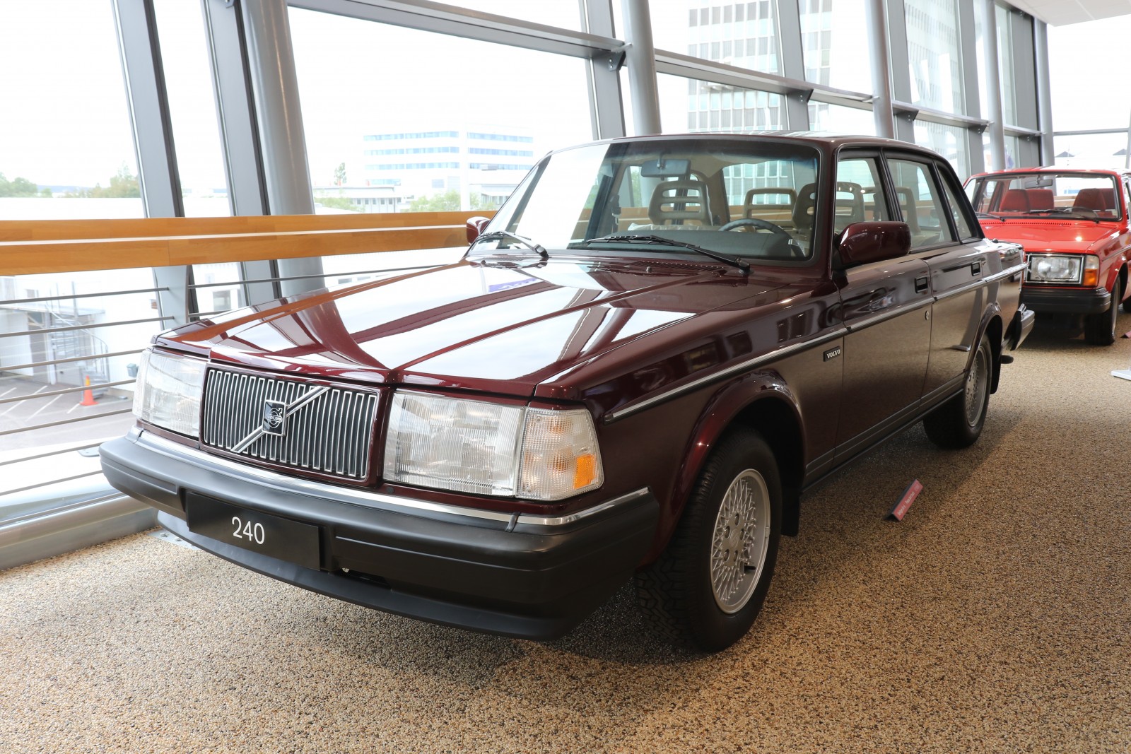 Det här är den näst sist tillverkade bilen, en USA-specificerad 240 Classic som togs direkt till Volvos samling.