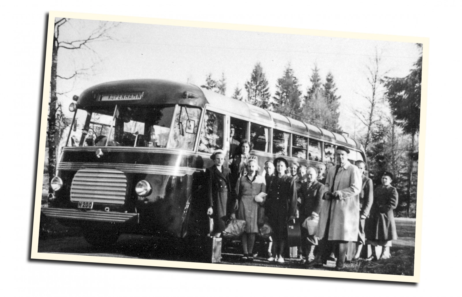 Det blev bara elva säsonger innan Ernst Carlssons charterbuss från 1948 ställdes undan...
