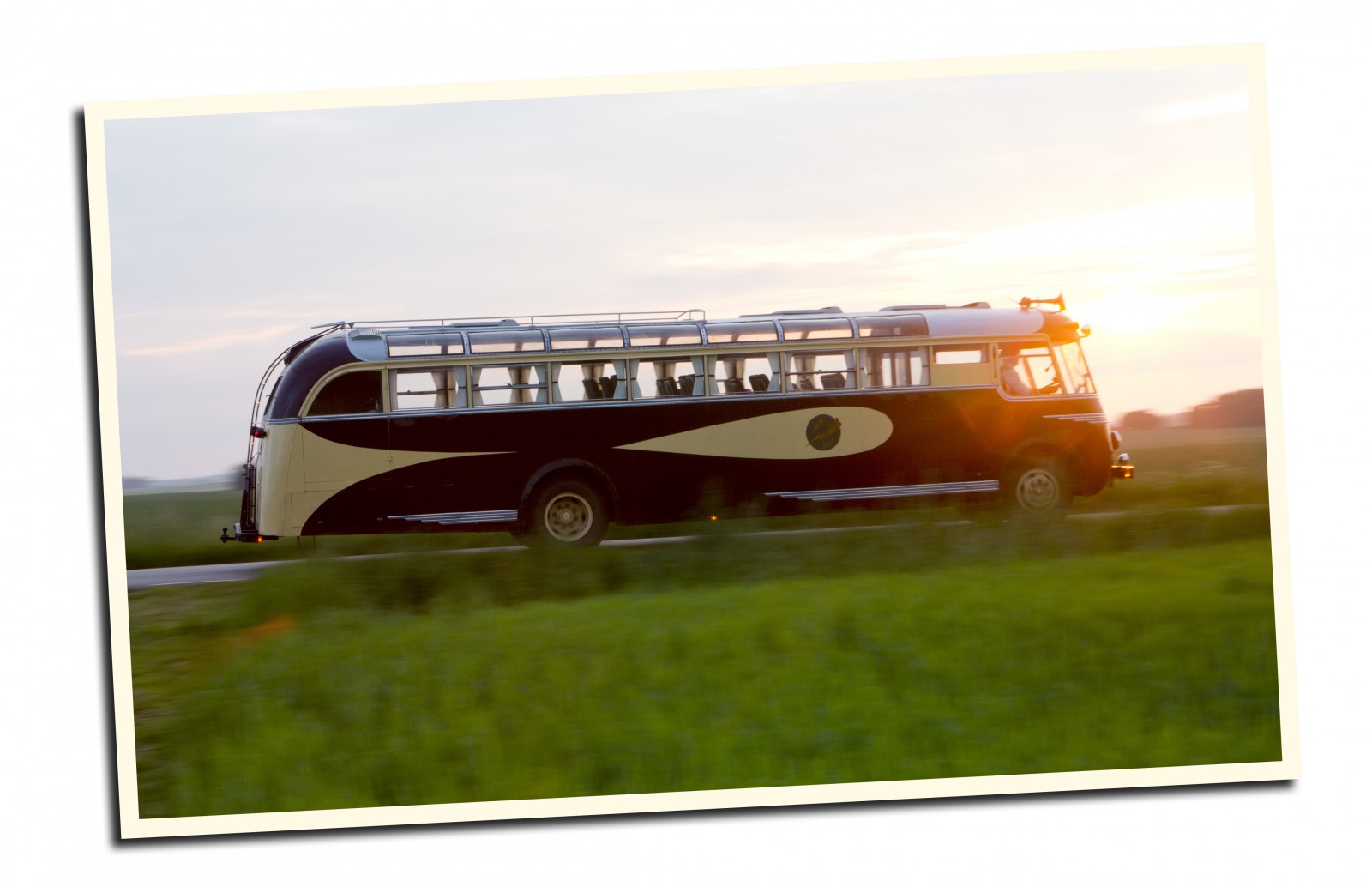 ... bussentusiasten Anders Mennerholm räddade kvarlevorna. Nu påbörjades en nio år lång renovering. I <a href="https://shop.motorvarlden.se/product/klassiker-2015-01">nummer 1/2015</a> berättar vi om den fantastiska bussen som hade både toalett och tryckkokare!