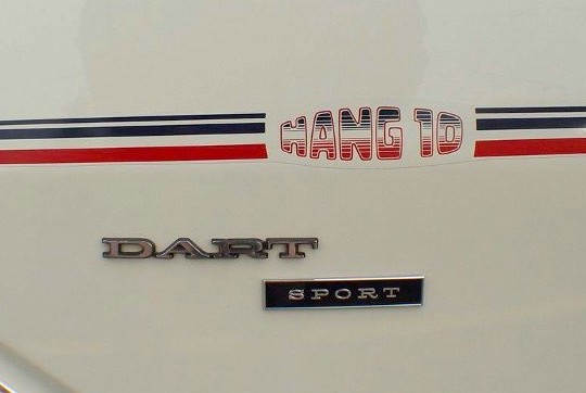 Surfarbilen - Dodge Dart Hang 10