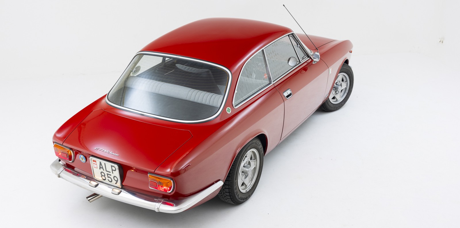 Alfa Romeo kunde kalla den lite vad som helst, hos entusiasterna är den mest känd som Bertone-Coupén. Stor guide!