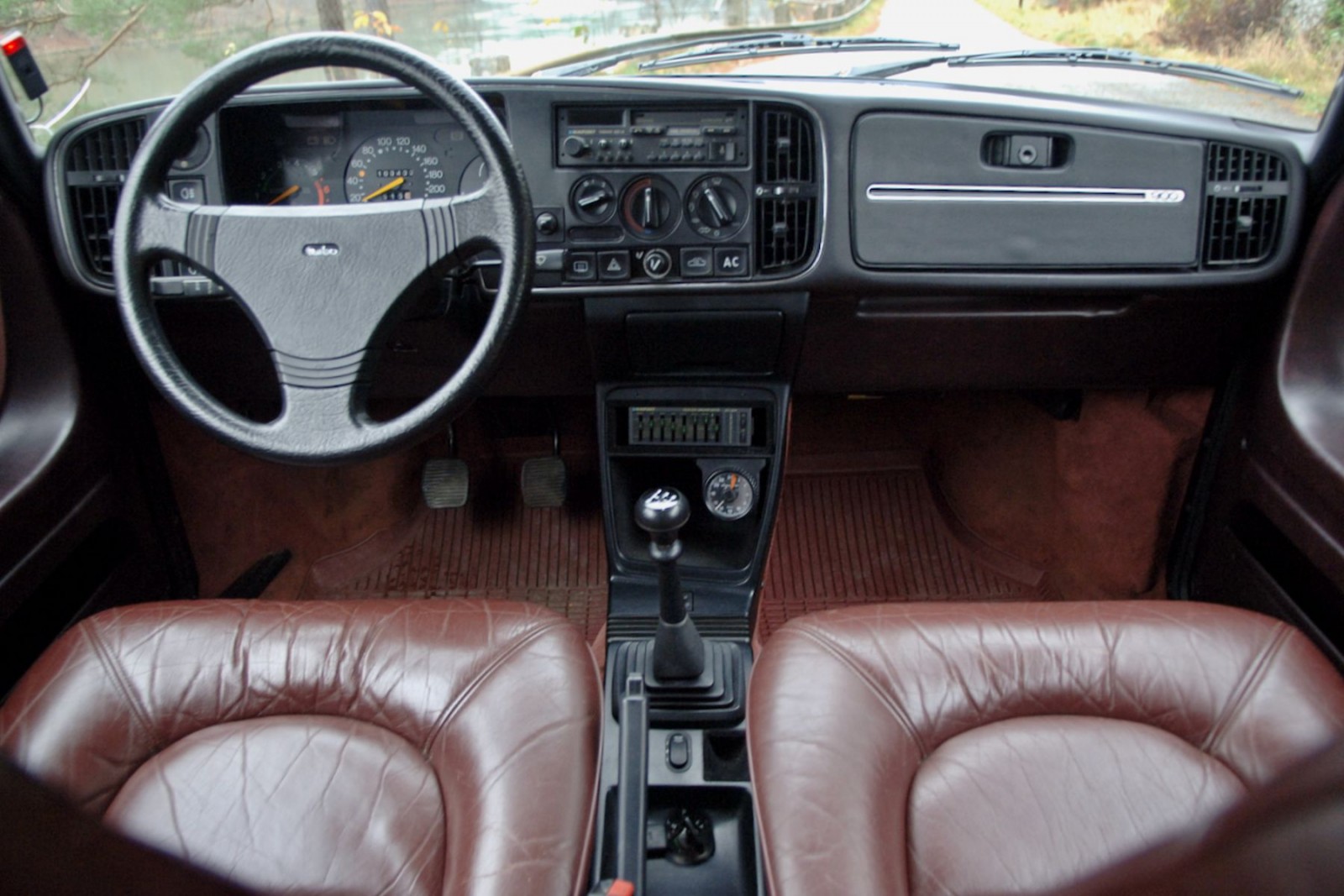 Saab 900 Aero med unik historia på auktion!