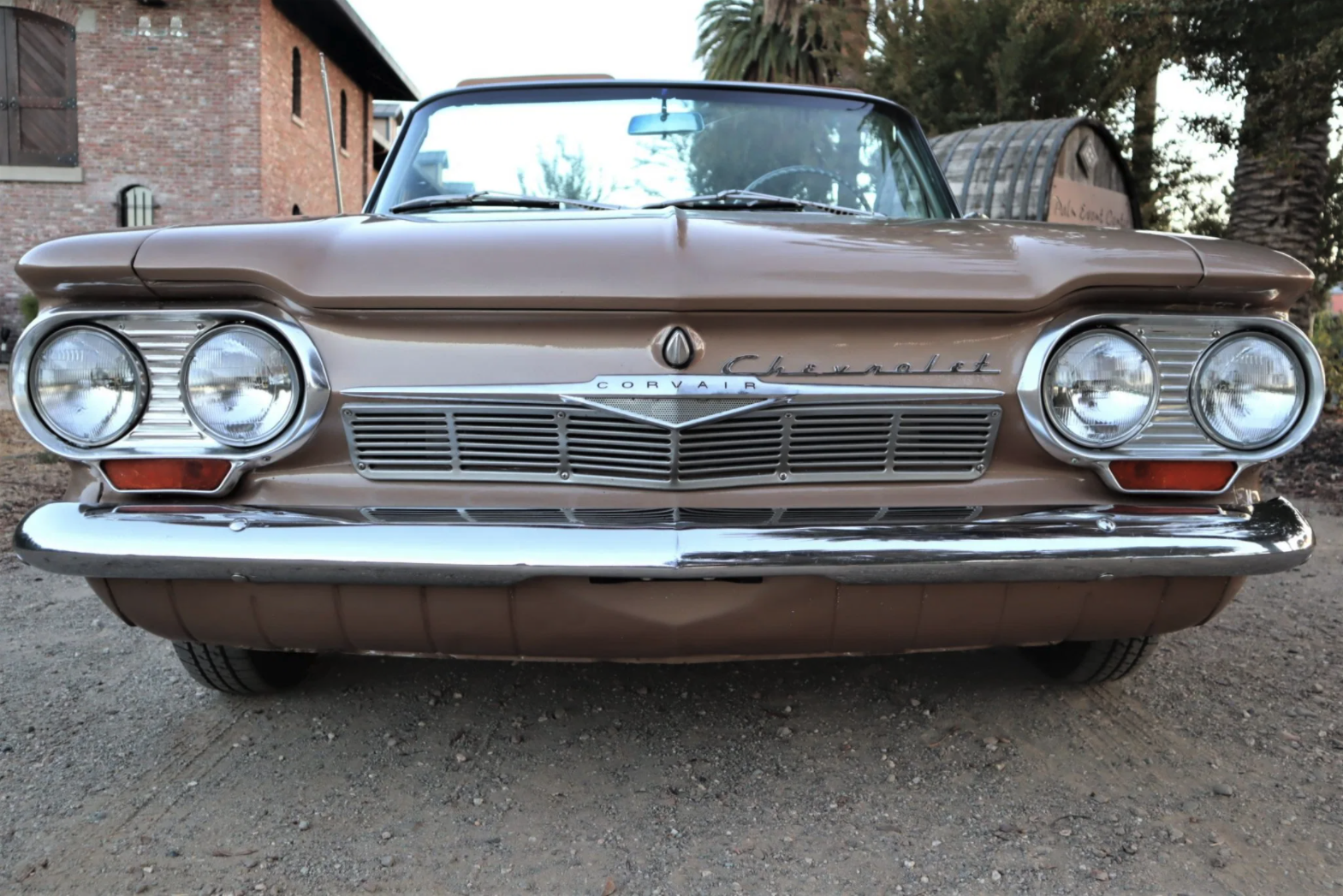 Bakvänd Corvair på auktion