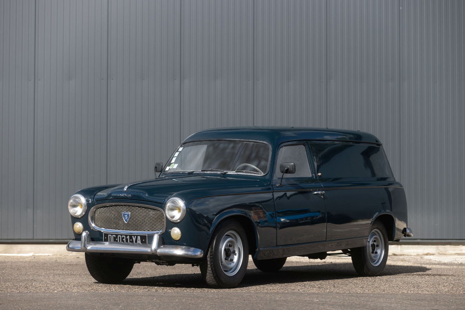 Peugeot 403 Fourgonnette, 1960. Uppskattat pris: 10 000 till 15 000 euro. Inget reservationspris.