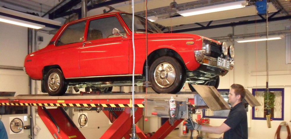 Pers Mazda 1300 besiktigad
