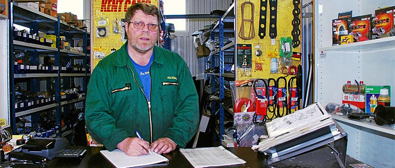 Erfaren Mini-man trappar ned