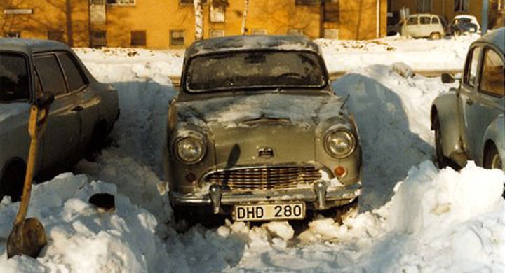 Austin Cambridge gömd i snö