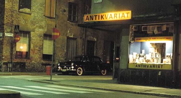 Mystisk Volvoreklam. Mystiskt V. Mysiga Skånegatan.