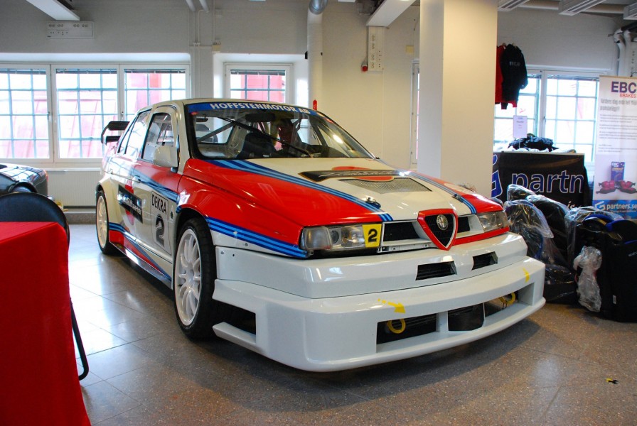 Alfa Romeo 155 i racingdräkt. Läckert!