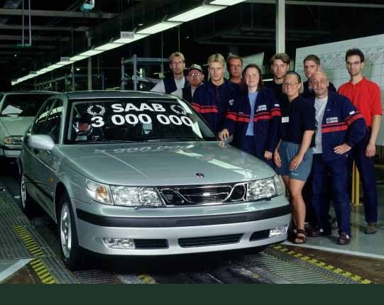 Ett nytt team bilarbetare vid den tre miljonte Saaben 1998