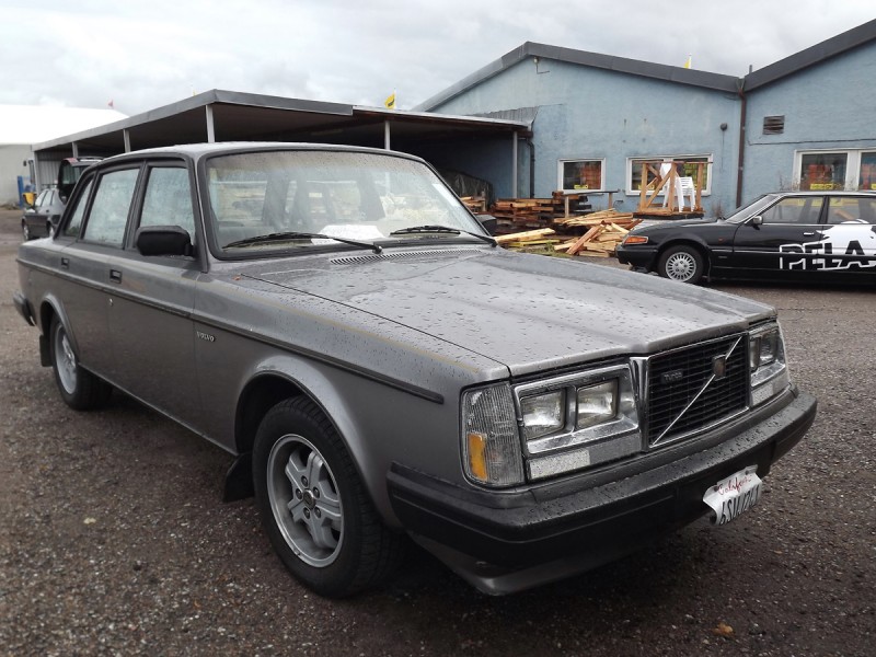 Volvo från Kalifornien, Det är en Turbo från 1984, lite av en skvaderbil. Under några år hette dessa varken 240 eller 260 där, utan just denna modell hette kort och gott ''Turbo''. Ett plus när man köper Volvo från USA är ju att man får med den åtråvärda USA-fronten.