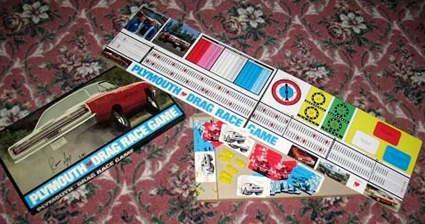 Spelplanen är en slags dragstrip i miniatyr, hur mycket kan man krångla till en sån?