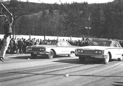 Och ett matchrace mellan två nya Ford från 1960.