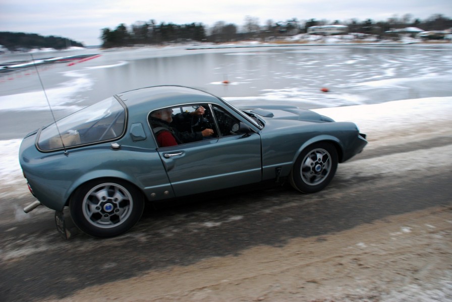 Kenneth Lundgren körde Saab Sonett II 1963 i Snösvängen.