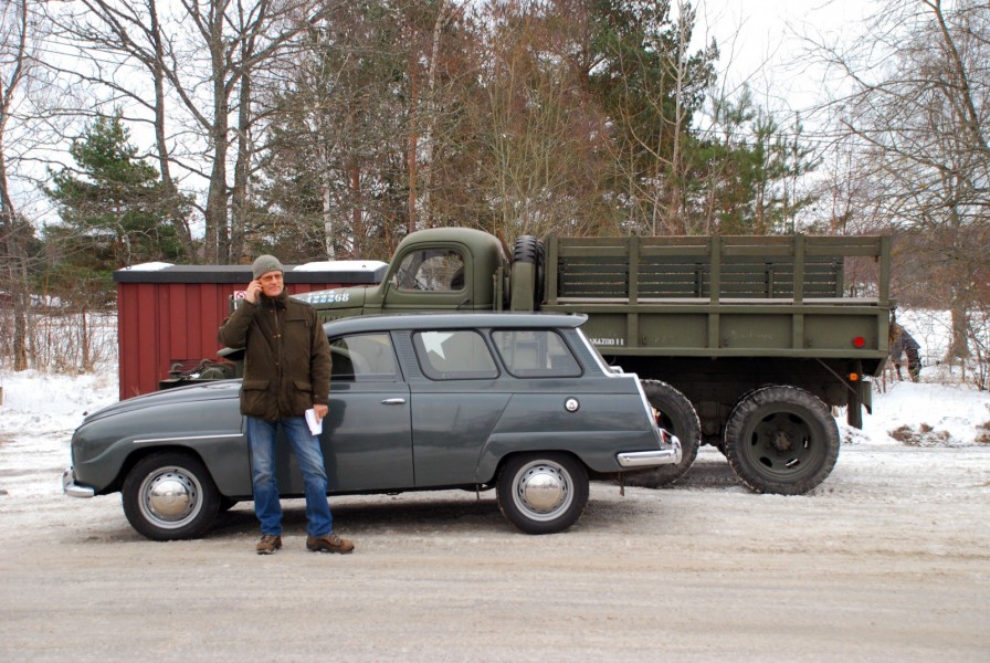 Skarpa profiler: Saab 95 1966 och GMC 1940.