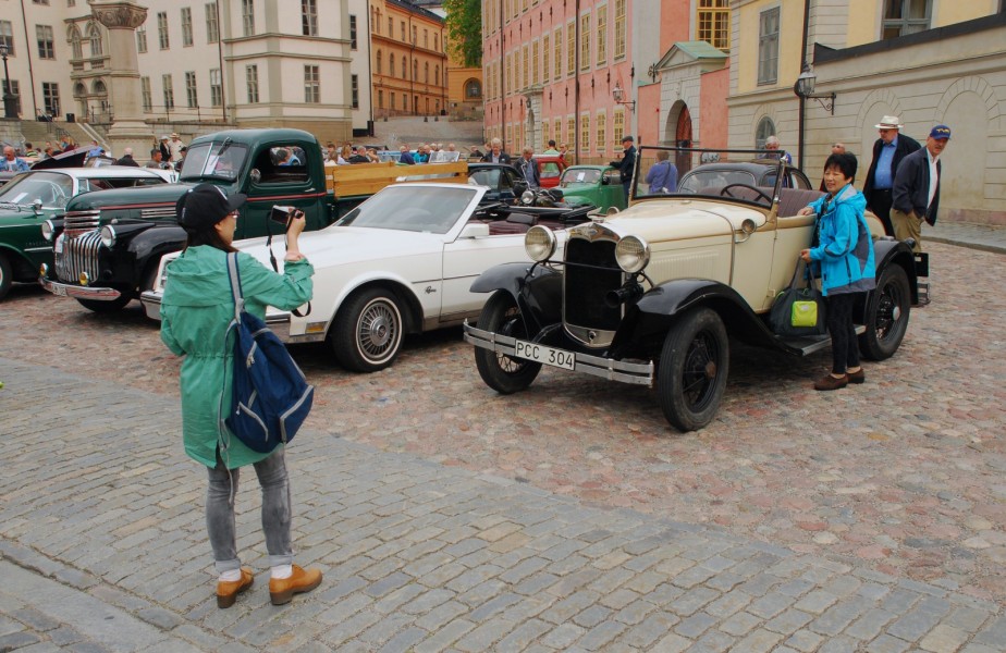 Flera busslaster med kinesiska turister fick en oväntad turistattraktion att fotografera på Riddarholmen.