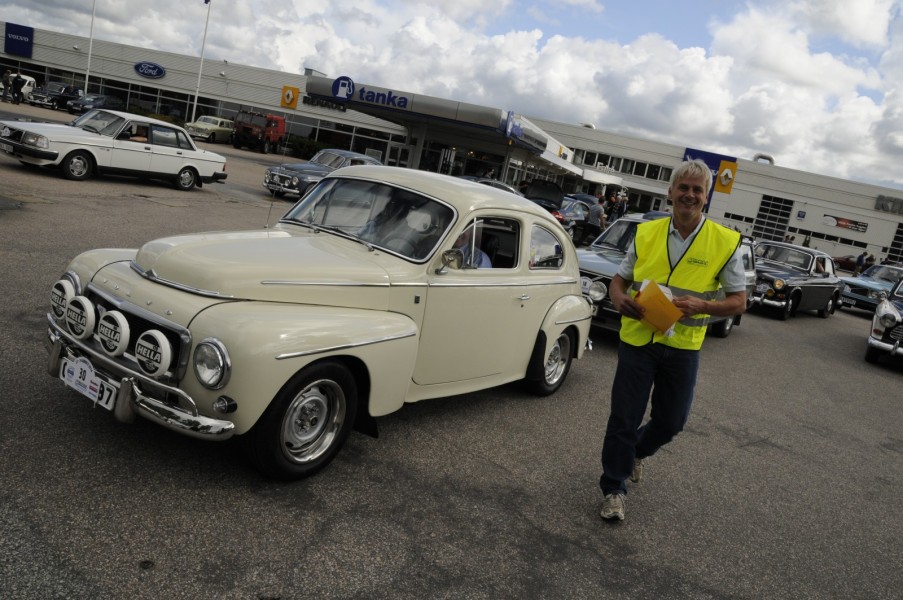 Starten på rallyt gick vid Kinna bil.
